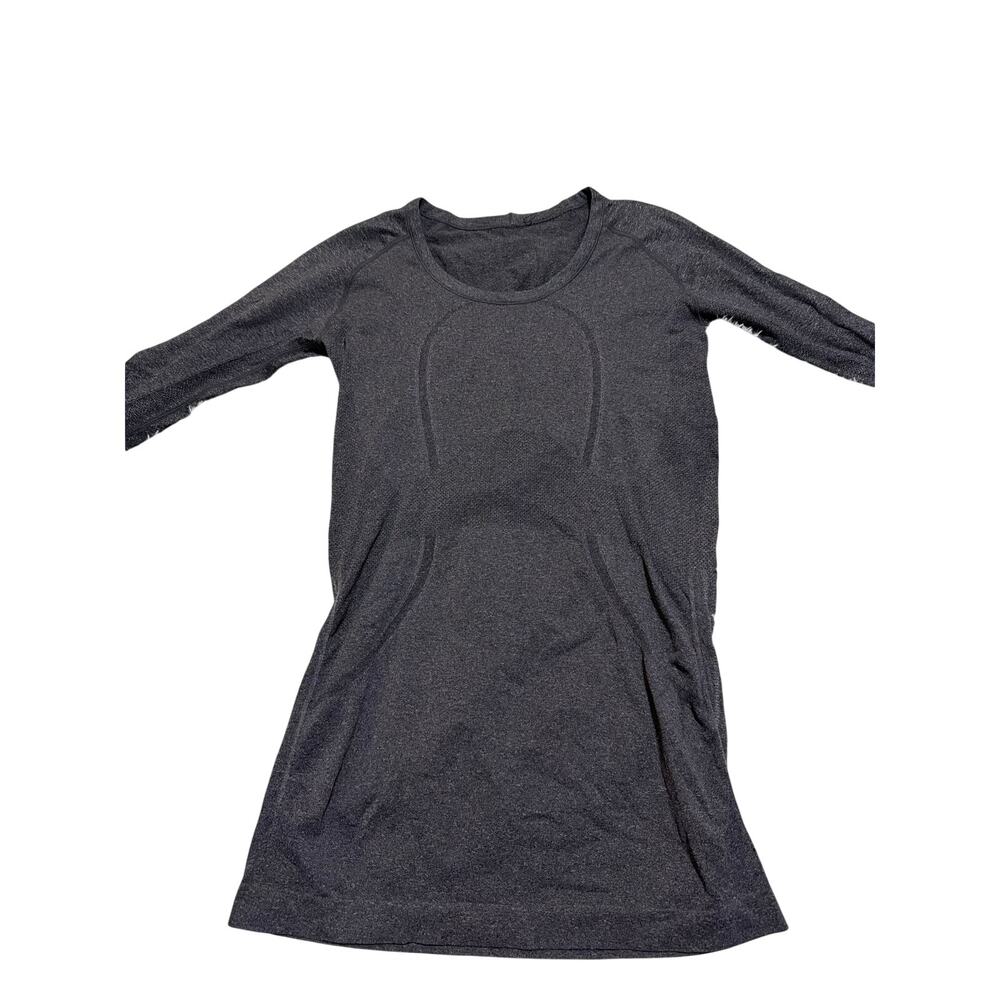 Women’s Lululemon long sleeve